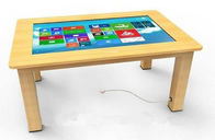 Los niños estudian la tabla interactiva de la pantalla táctil, tabla de la pantalla táctil de 32 pulgadas