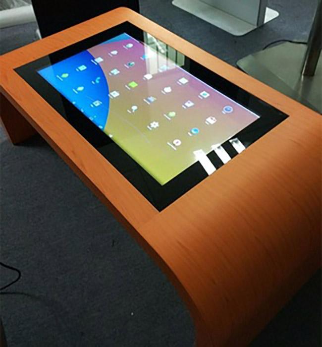 Mesa de centro de pantalla táctil tabla interactiva capacitiva del tacto del punto multi de 43 pulgadas para encontrar al jugador publicitario de la exhibición