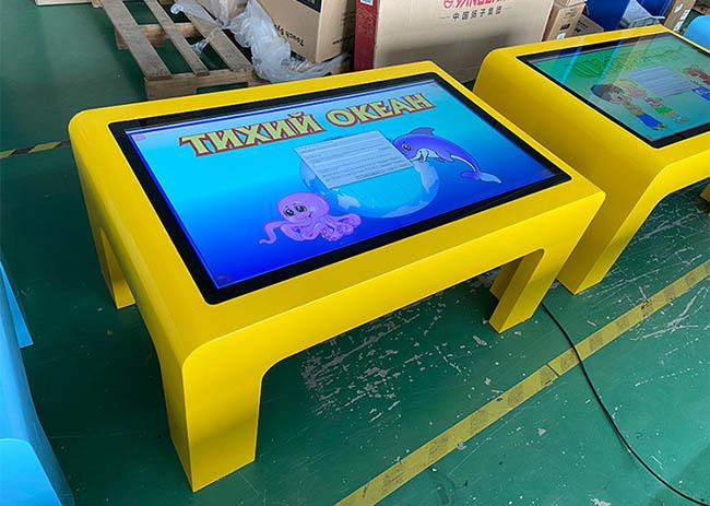 Mesa de centro interactiva impermeable elegante de la pantalla táctil de 43 pulgadas para los niños