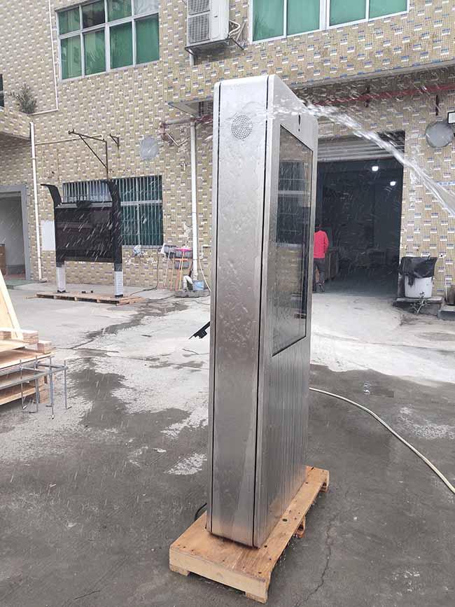Exhibición portátil del LCD de 43 de la pulgada de la prenda impermeable carteles con pilas capacitivos al aire libre de Digitaces al aire libre