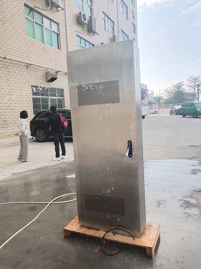 Exhibición portátil del LCD de 43 de la pulgada de la prenda impermeable carteles con pilas capacitivos al aire libre de Digitaces al aire libre